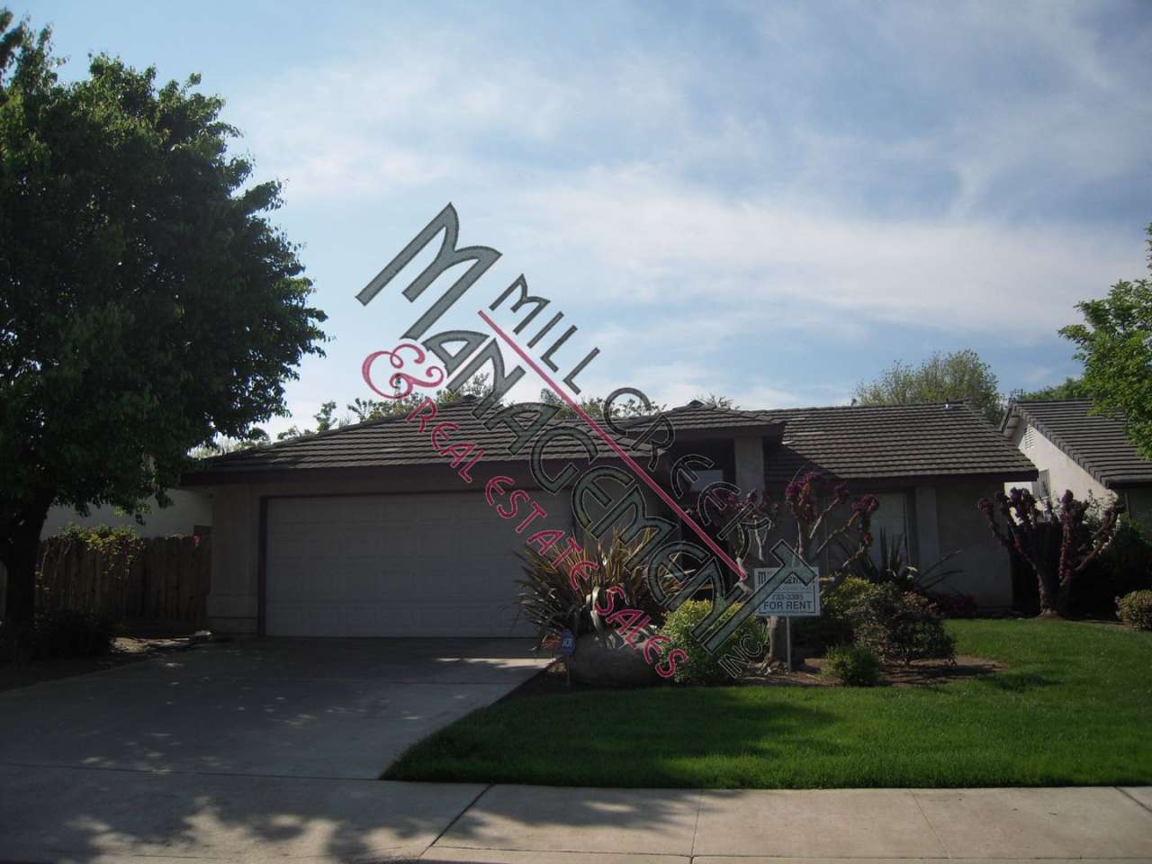3 Bedroom 2 Bathroom in desirable Northwest Visalia!