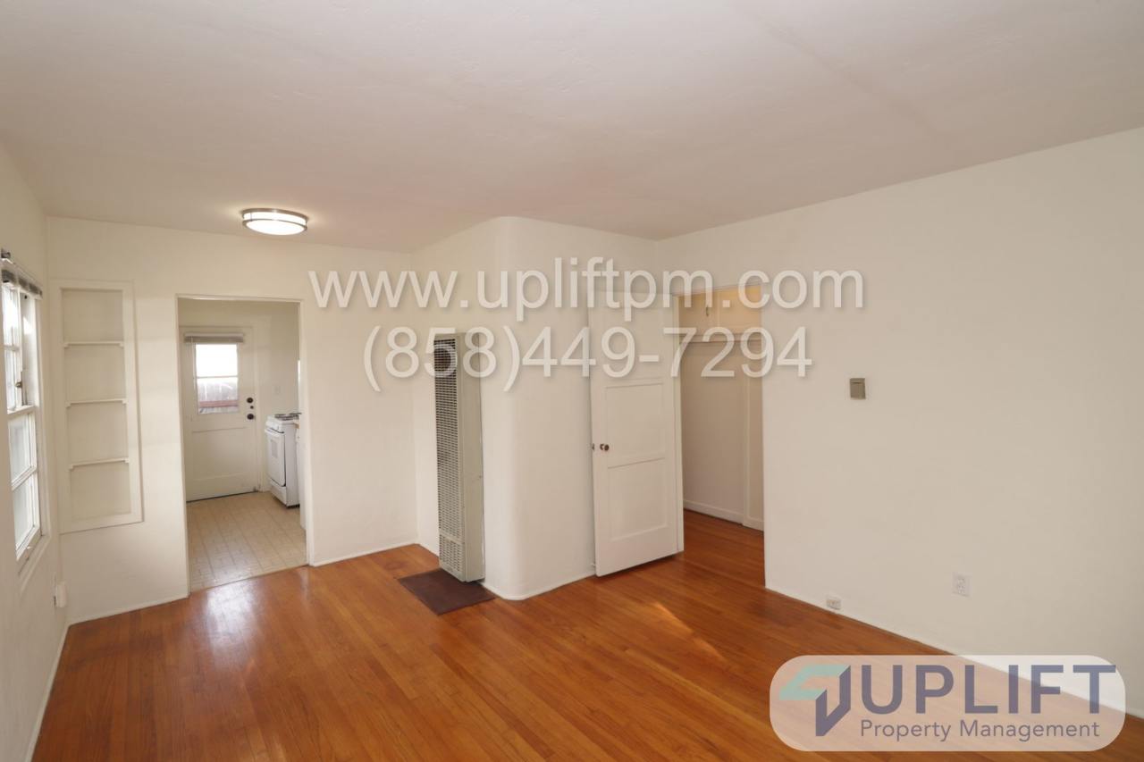 $500 off move in special! 1 bedroom end unit in small landscaped community