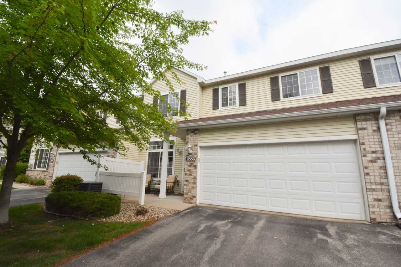 Stunningly Update 2 bed 1.5 bath Townhome Available in NW Rochester!
