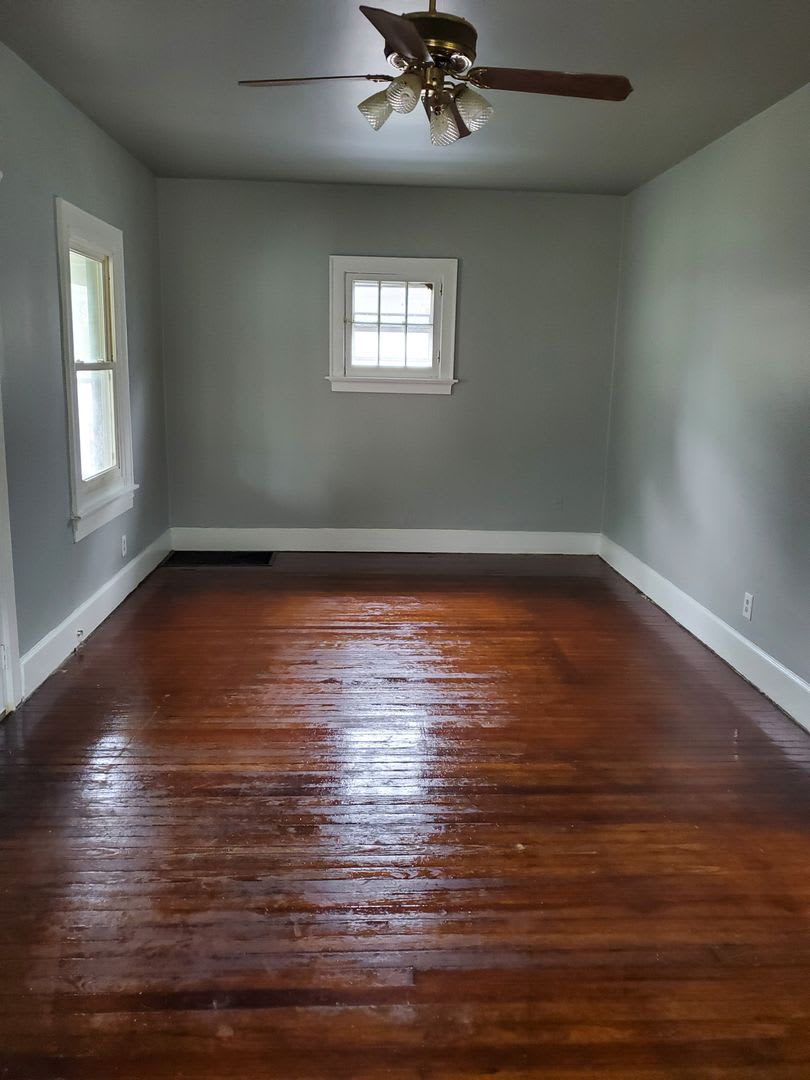 2 Bed/ 1Bath/ Garage / Carport