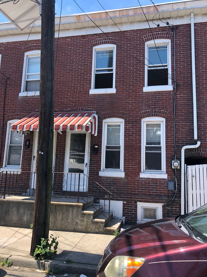 Fantastic 2 Bedroom/2 Bath Home! Recently Renovated Kitchen  Baths!