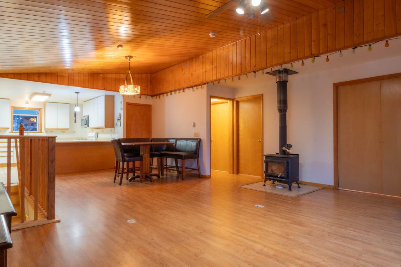 3BR/3BA Home on 1.9 Acres – Garage  Pet Friendly (HALF OFF FIRST MONTH RENT)