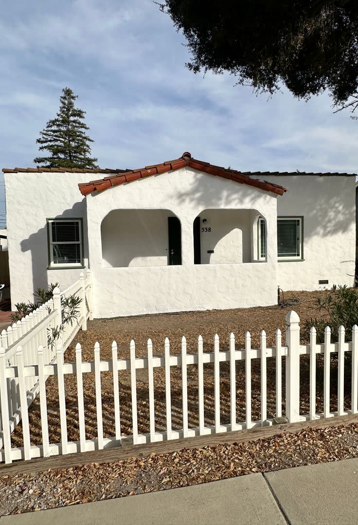 Rare Vine Street 2 Bedroom 1 Bathroom Charmer Available NOW