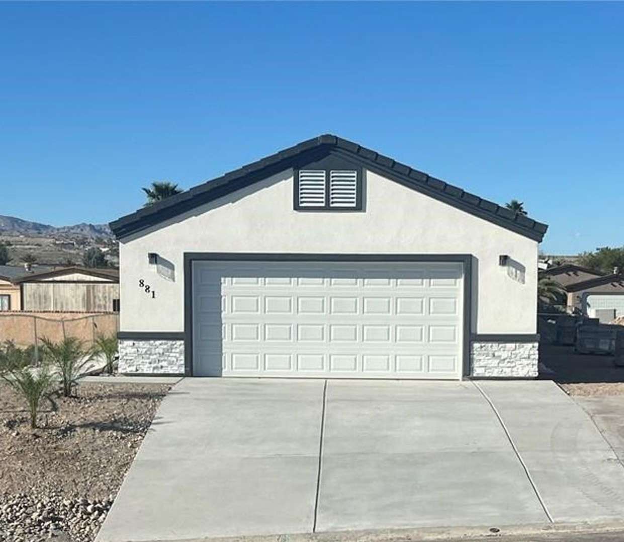 1st MONTH'S RENT FREE!!! 3 Bedroom Home Located in Bullhead City