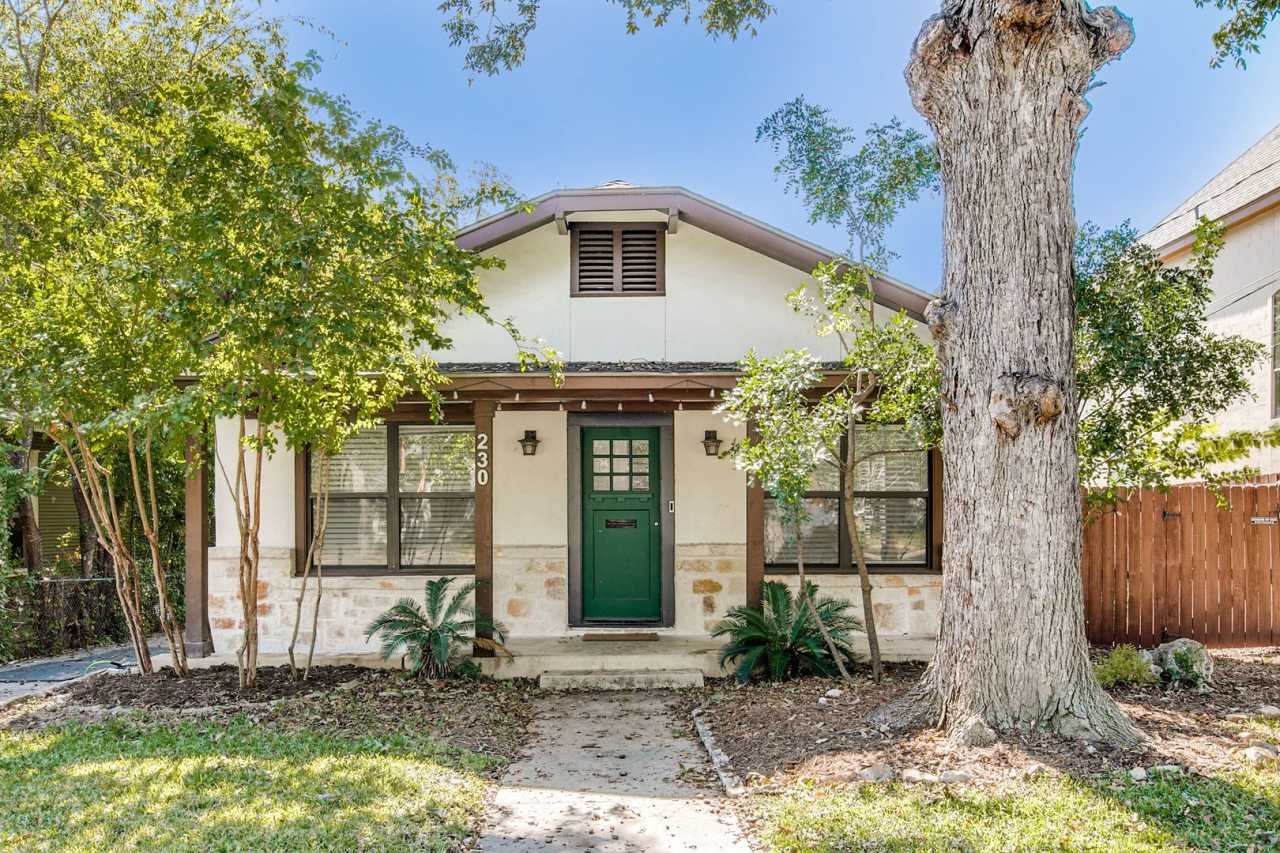RENOVATED 3-BEDROOM HOME IN ALAMO HEIGHTS WITH FULL CASITA
