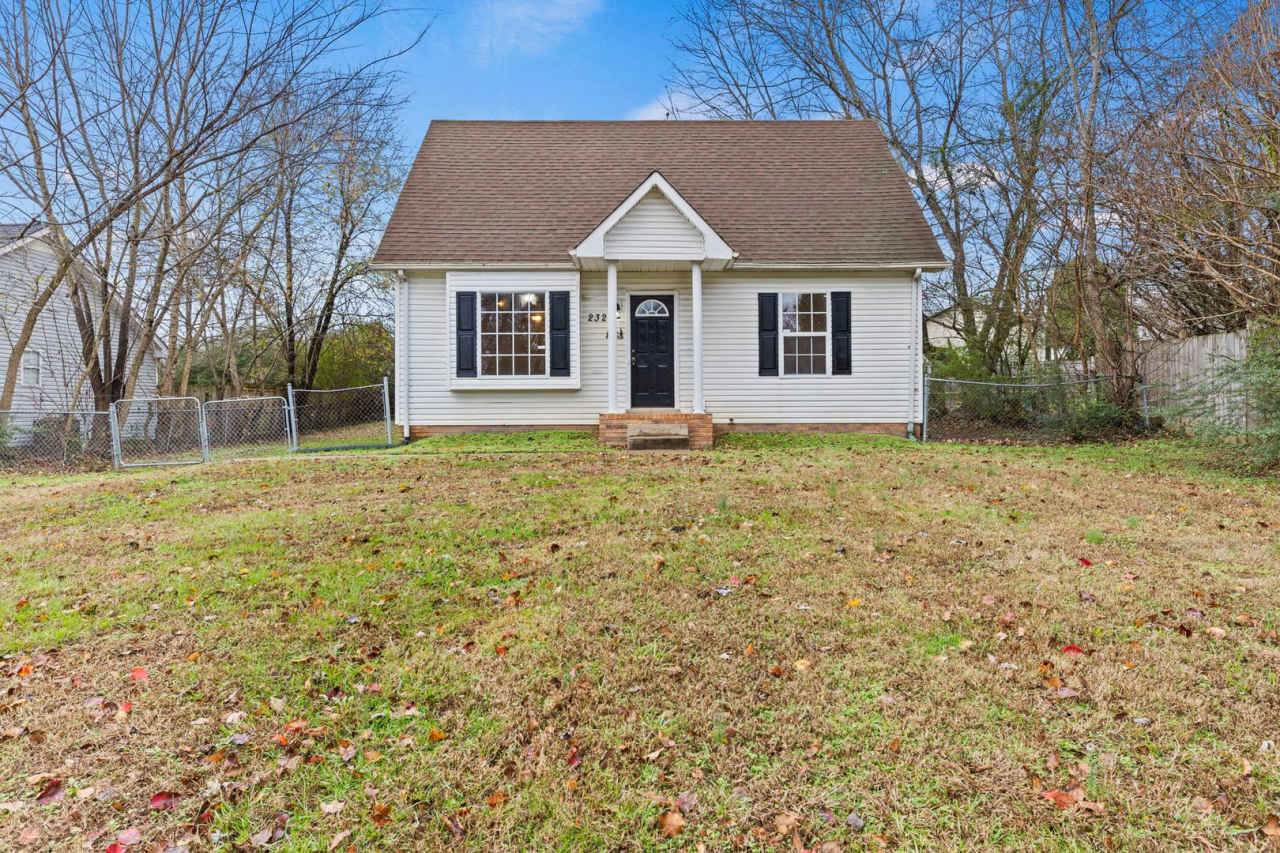 Cape Cod Style Home!