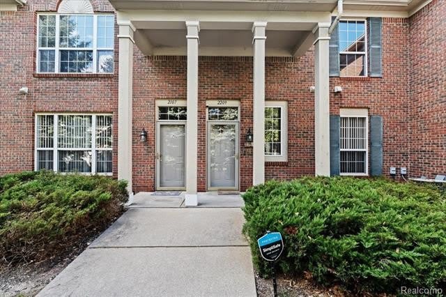 2209 SARATOGA Boulevard