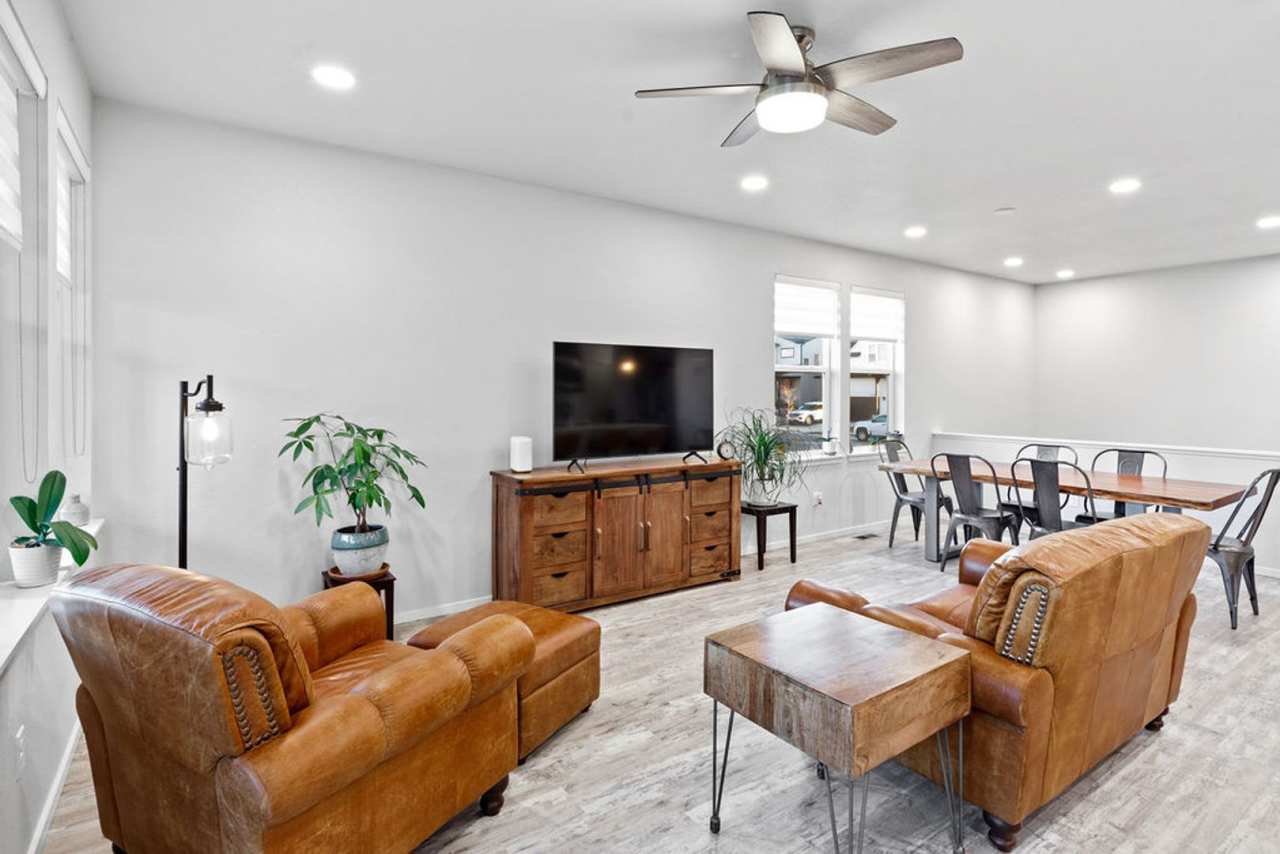 *Move In Special $250 off January rent if lease starts 12/15!* 4 Bed, 3 Bath 2.8 miles from Old Town Square