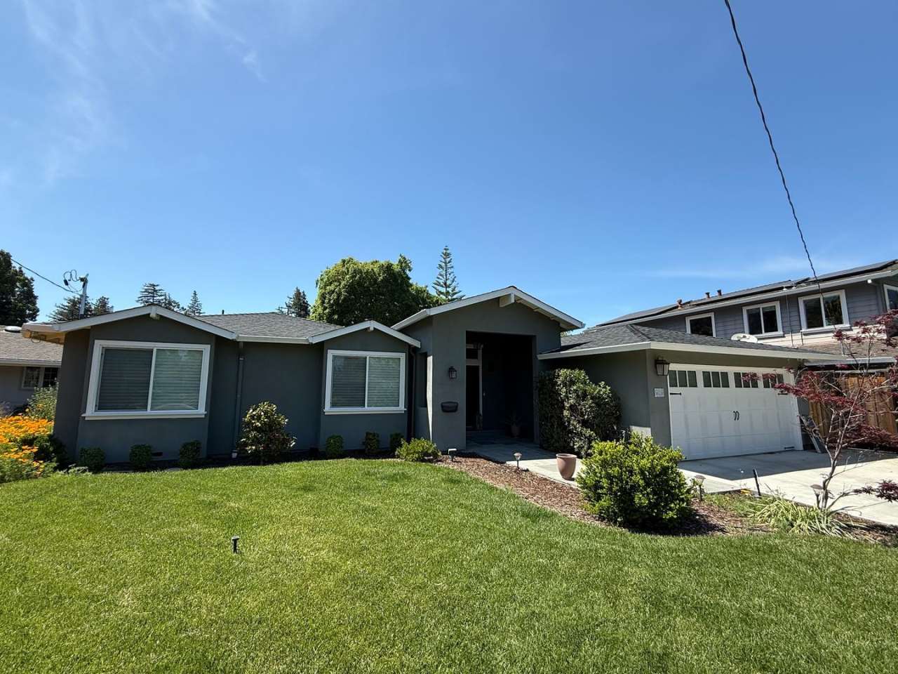 Beautiful 3 Bed 2.5 Bath Home in the Pruneyard/Dry Creek Neighborhood Available Now!