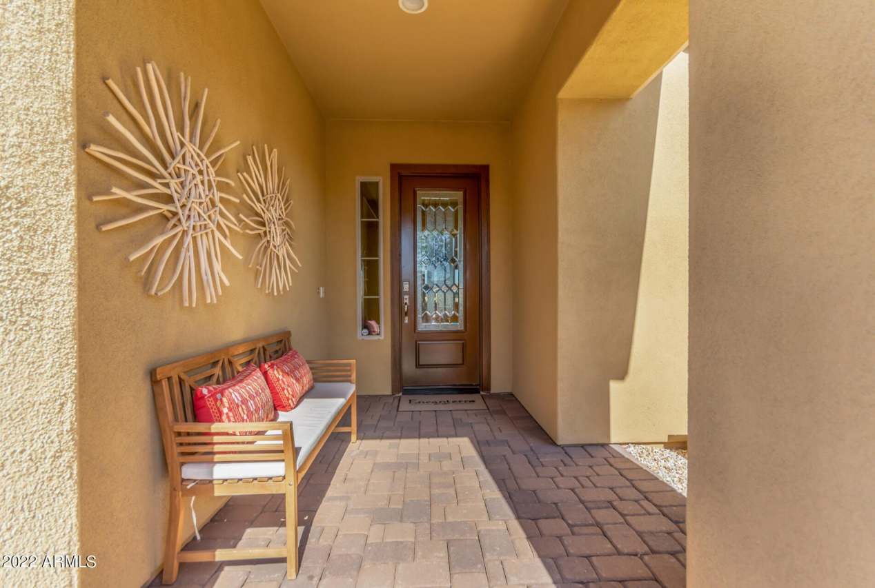 628 E PEACH TREE Street