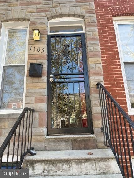 1105 W HAMBURG Street