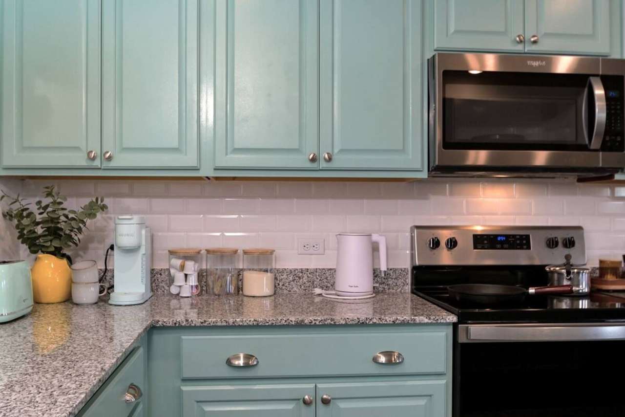 Room in 3 Bedroom Home at Willow Point Blvd