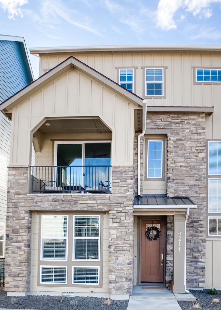 3 Bedroom 3 1/2 Bathroom Home Located on a Corner Lot in Harris Ranch