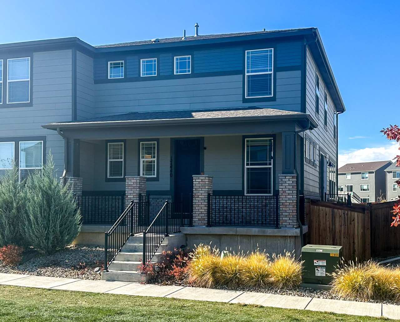 East Facing 3bd 2.5ba paired home in Senderos Creek!