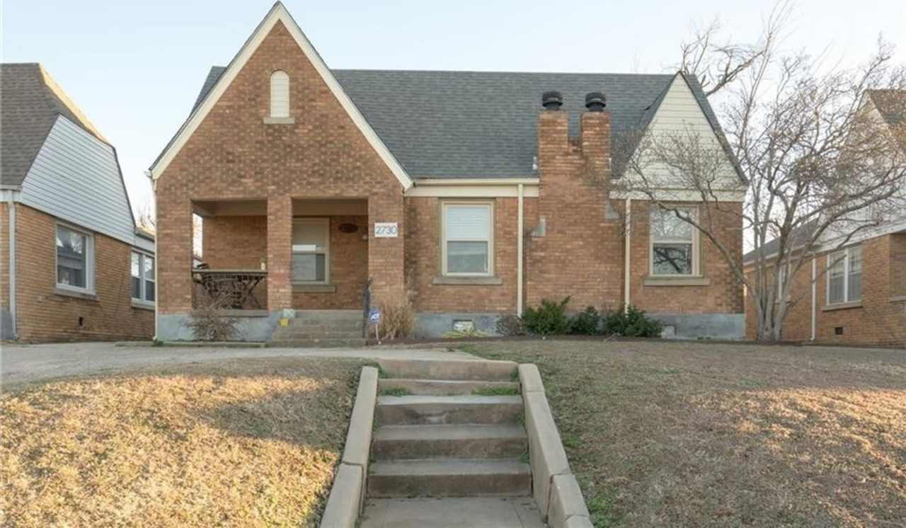 Home in Crestwood + Near Plaza + 3 bedrooms + 2 bathrooms