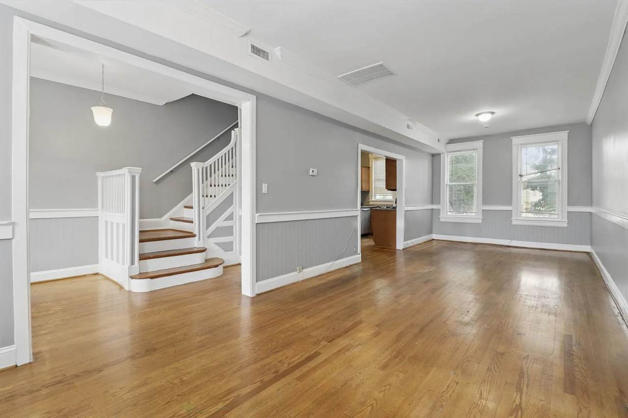Lovely 4br/2bth home w/parking in Petworth - Priced to rent ASAP!