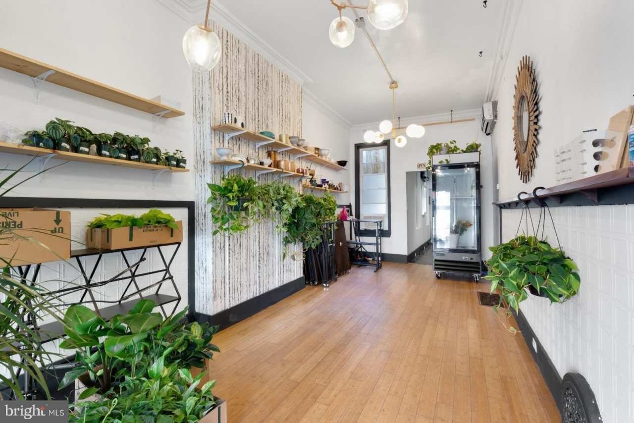 2732 W GIRARD Avenue