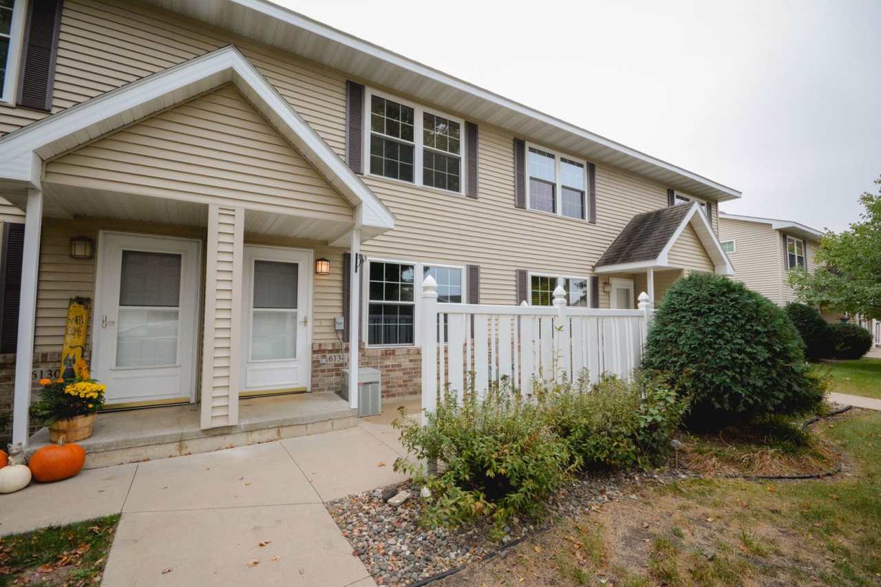 Spacious 2-story townhouse with extra garage space available!