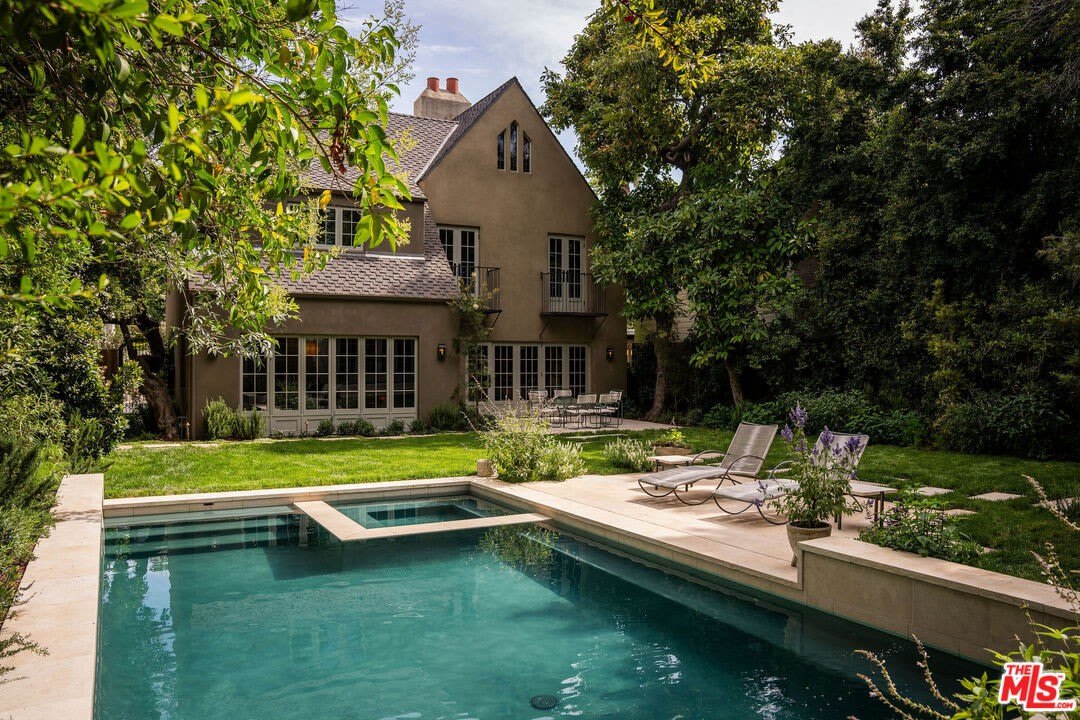 2027 Laughlin Park Dr