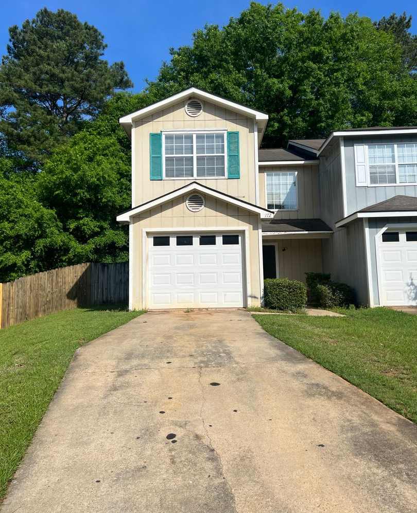 Available NOW - 172 Commons Drive- Move in special 1/2 off the first month rent