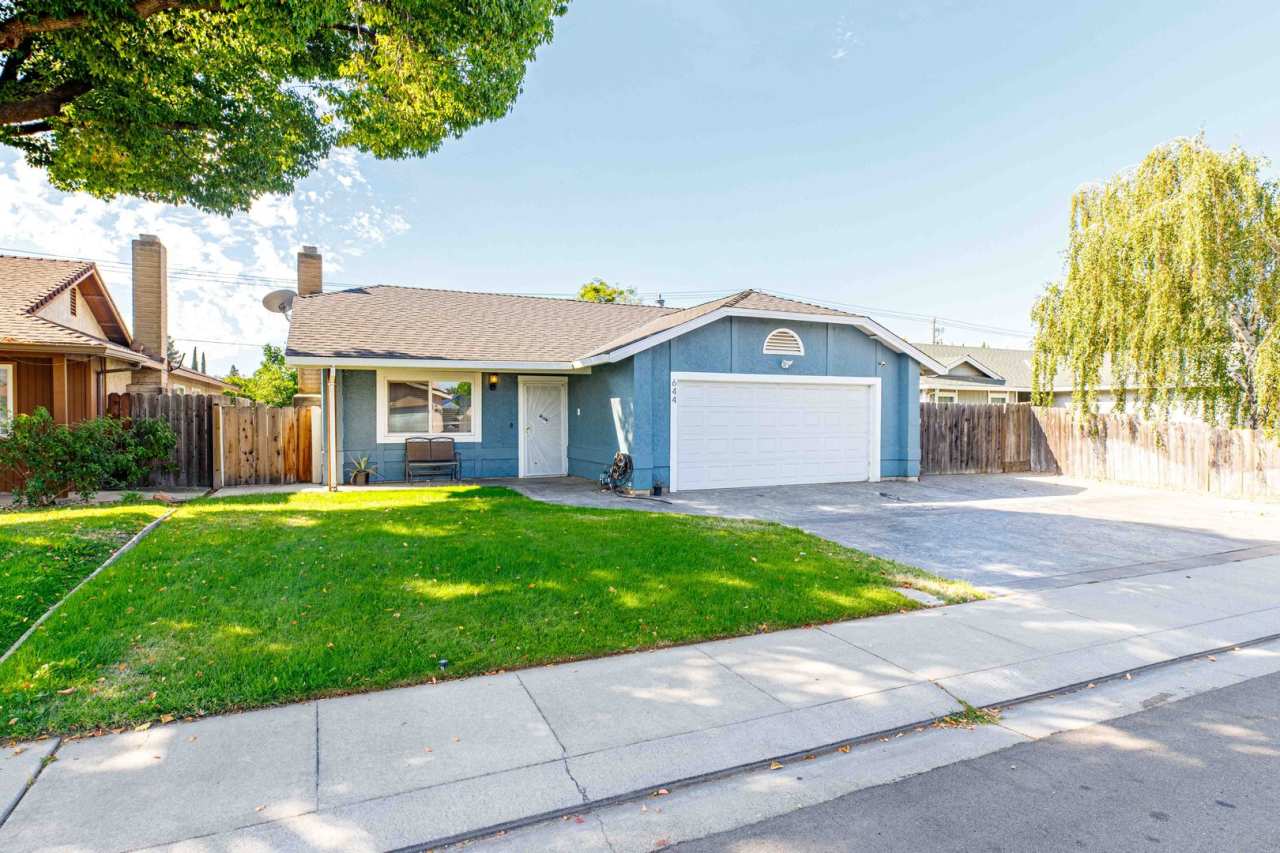 3 bedroom home for RENT in Manteca - 644 Swallow Dr