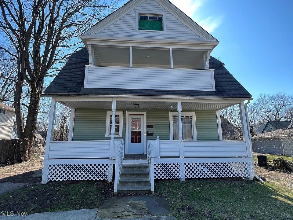 220 Lake Avenue unit: Up