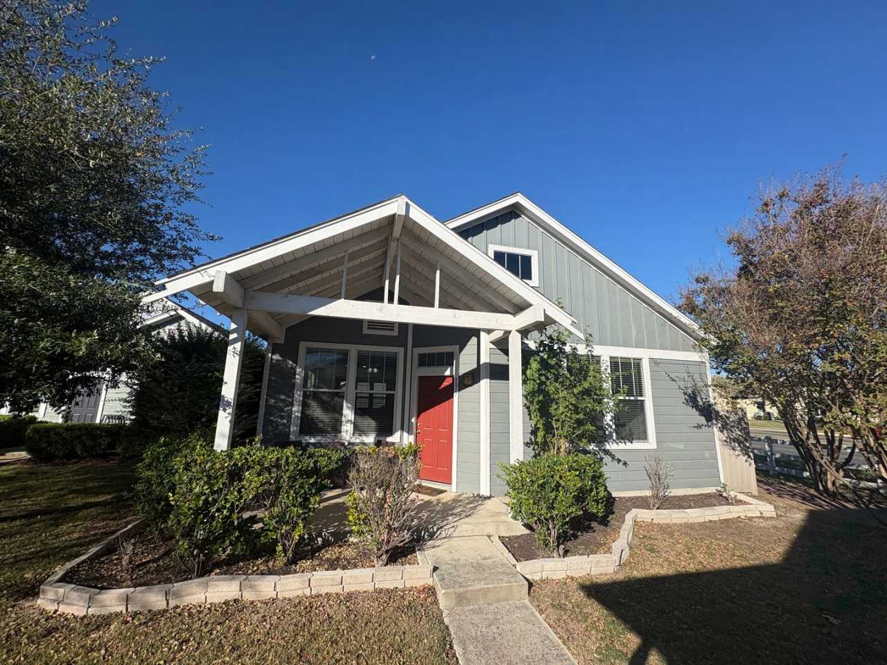 3 bedroom in the Heart of Plum Creek!