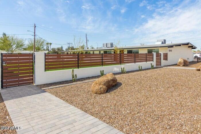 6049 West Laurie Lane