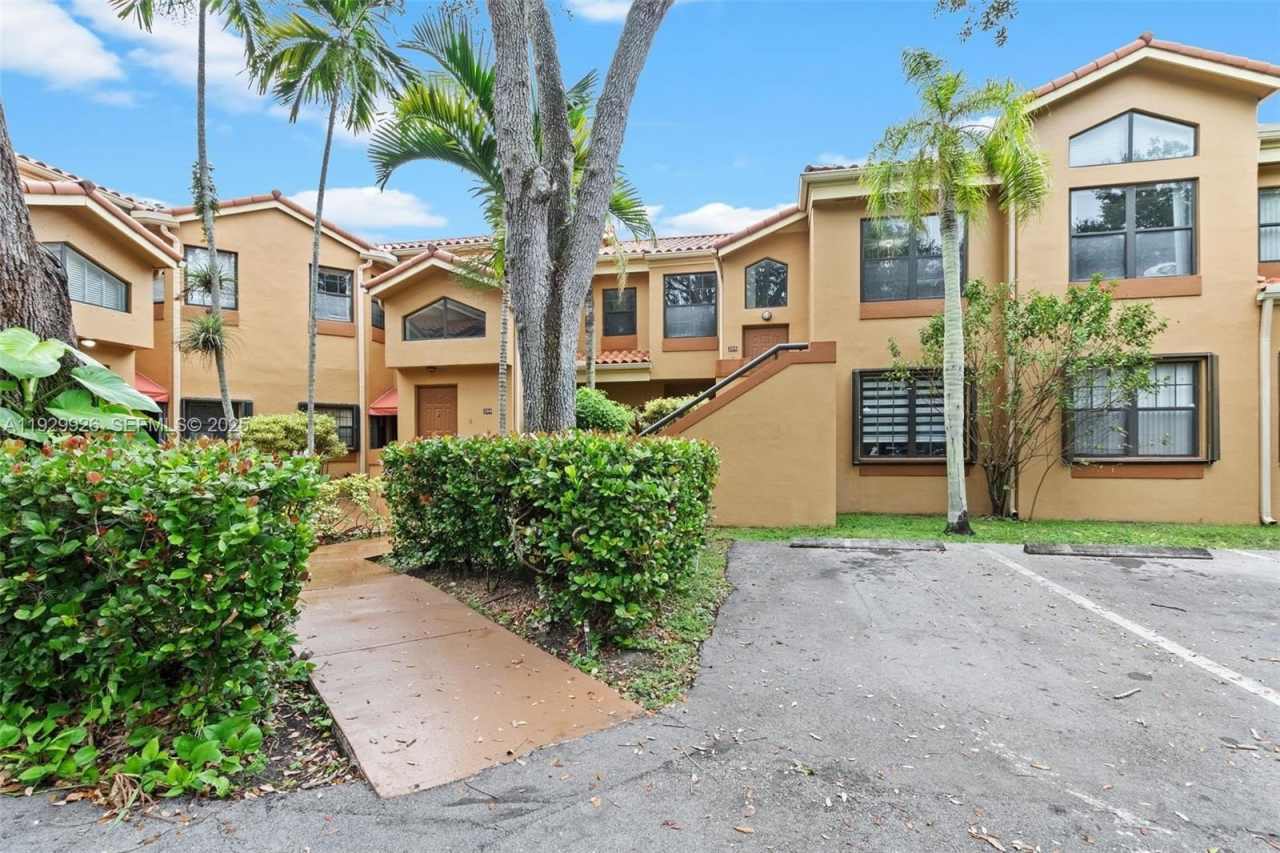 15569 N Miami Lakeway N