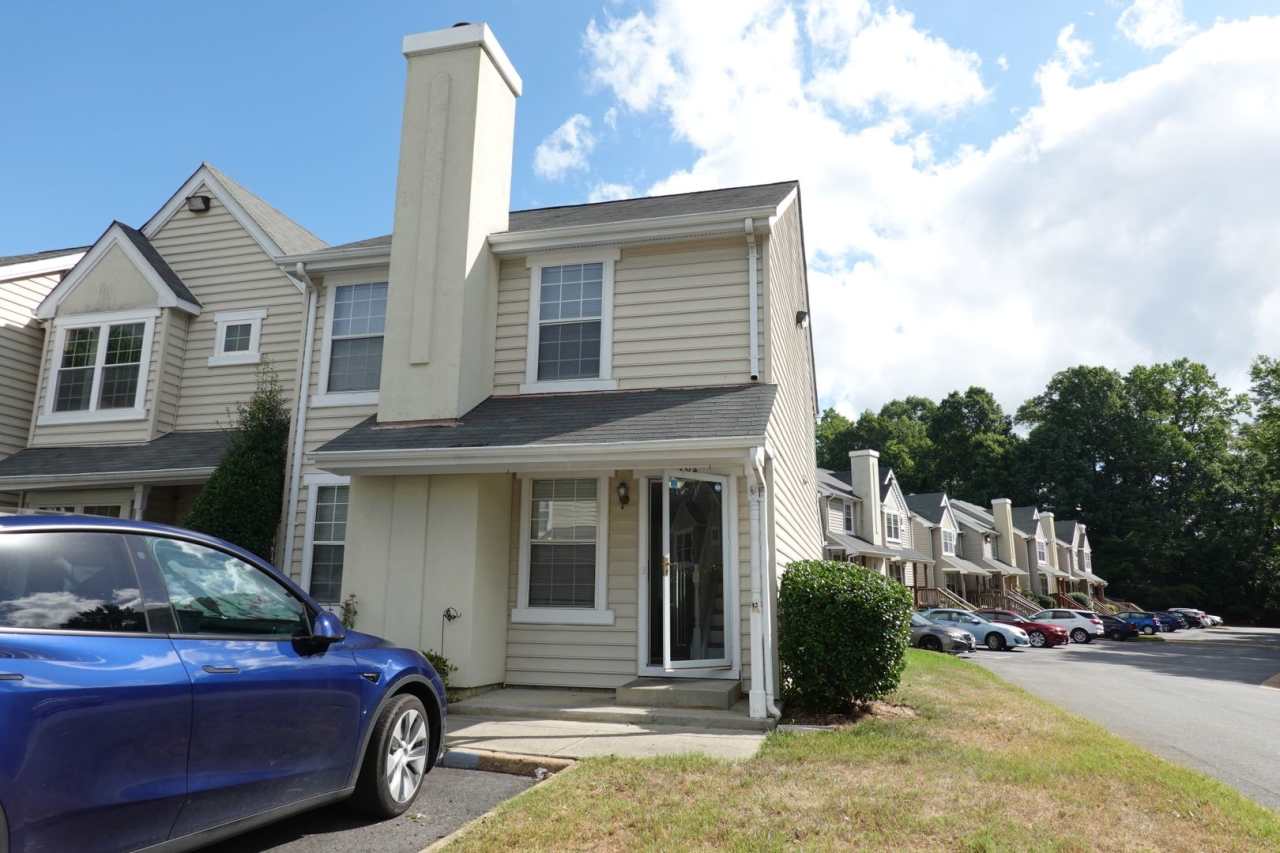End Unit Condo Near Fort Eustis For Rent