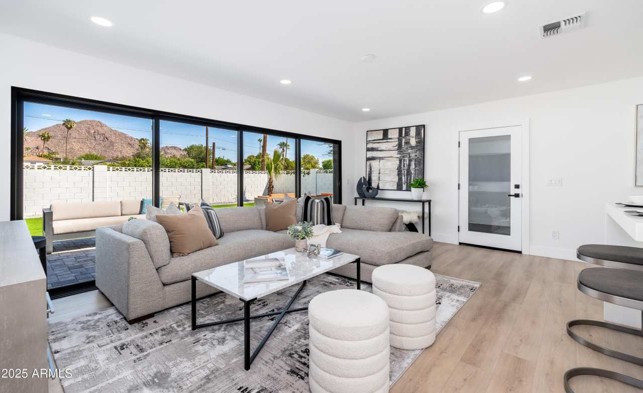 4464 E CAMPBELL Avenue