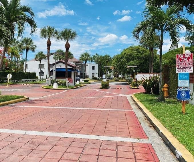 9433 Fontainebleau Blvd