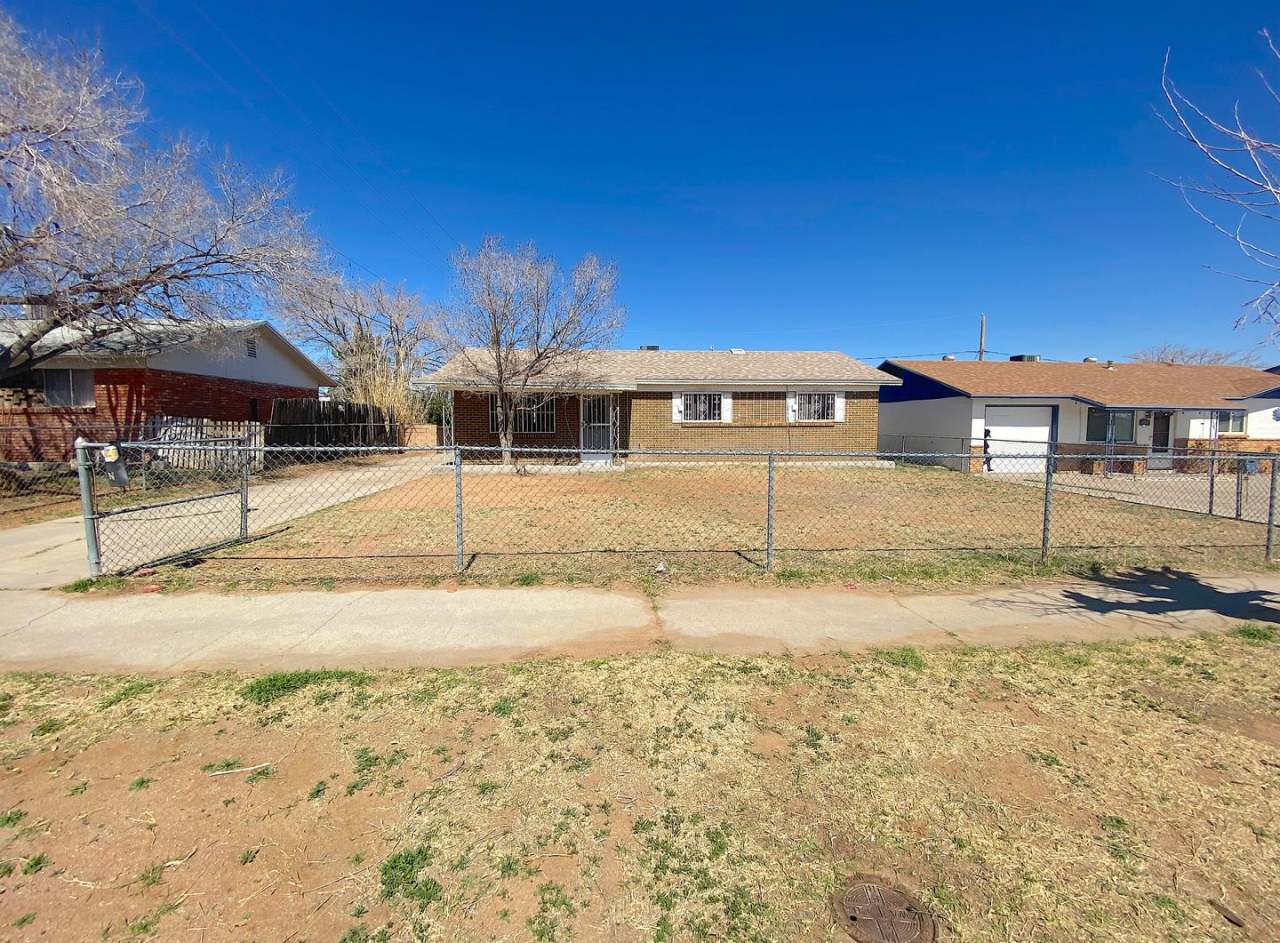 Northeast El Paso 3 bed with Refrig A/C