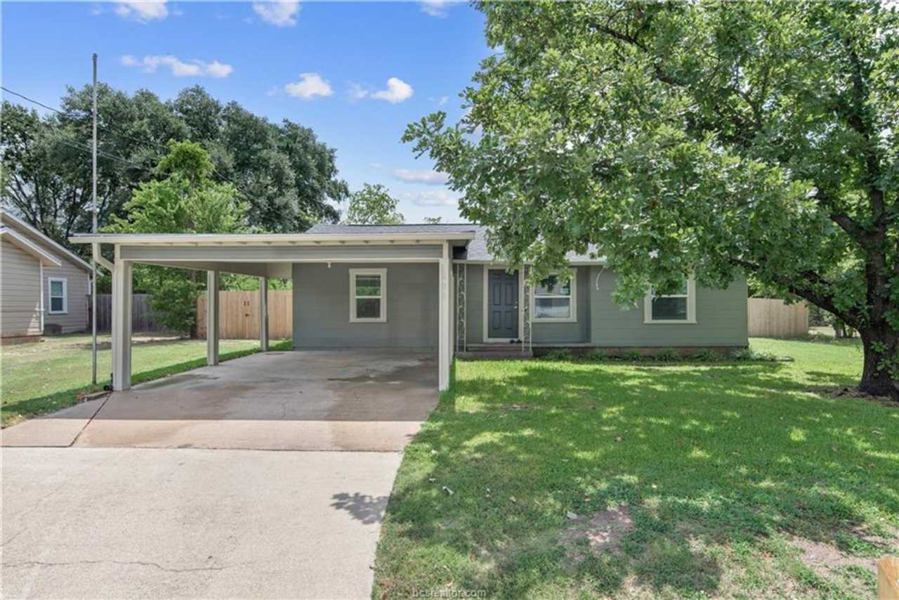 Available June 2026! Adorable 3 Bedroom House in Bryan!