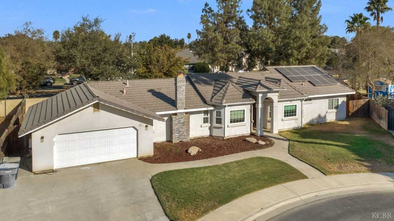 Spacious Hanford home Available soon!