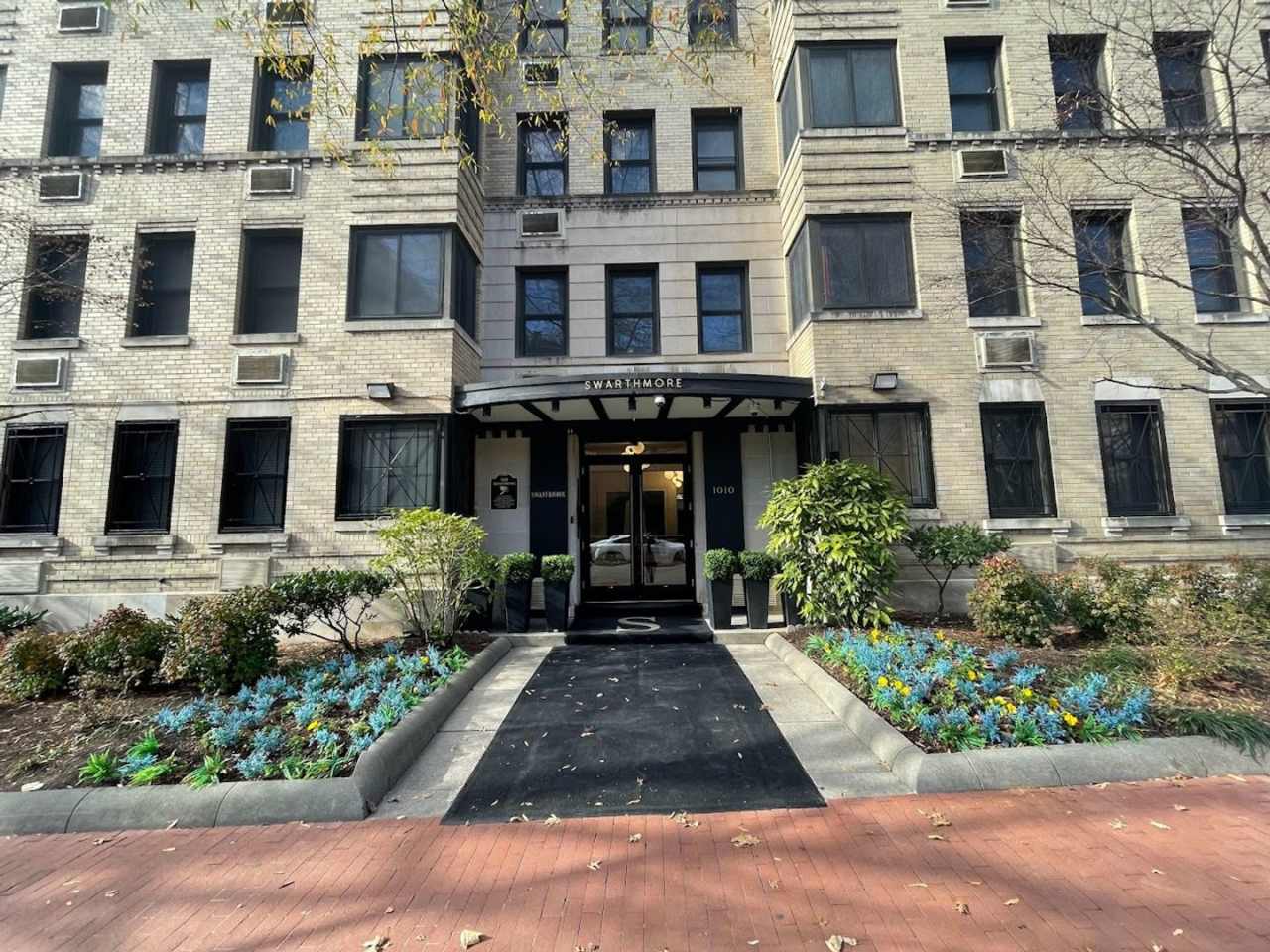 Updated Corner Unit at the Swarthmore in Foggy Bottom