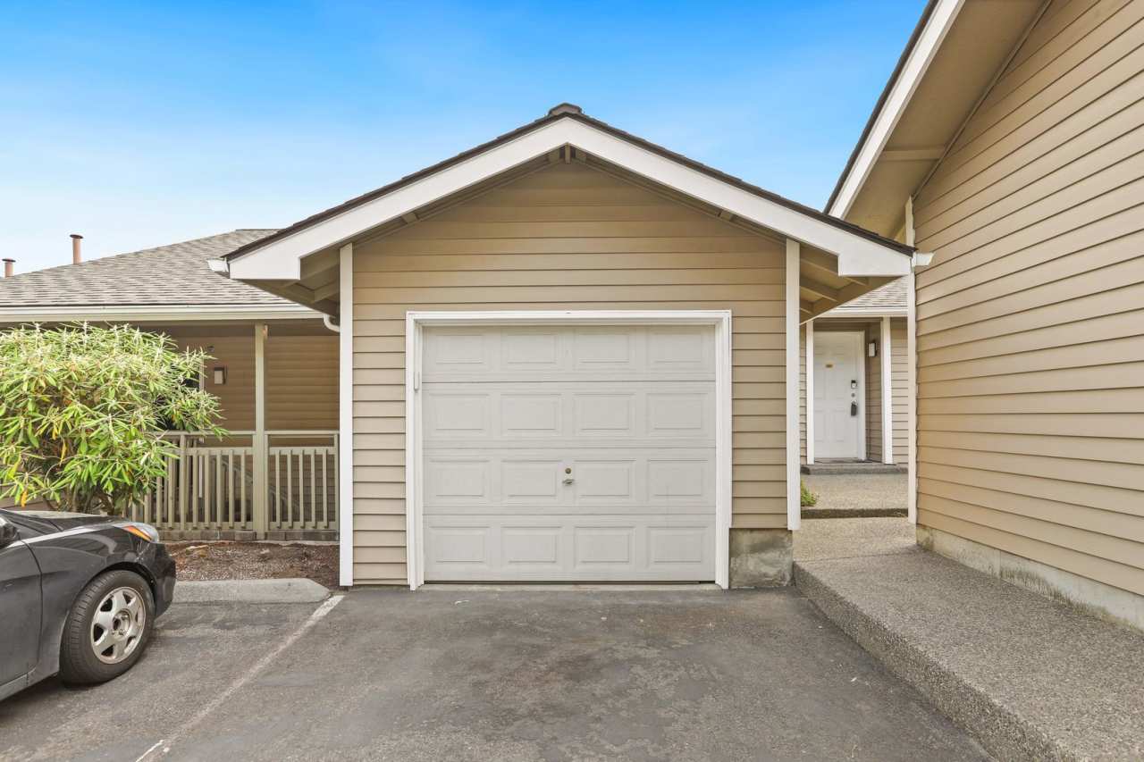 ***JUST REDUCED  MOVE IN SPECIAL!!!*** Upstairs 2-Bedroom, 2-Bath Unit located in Everett