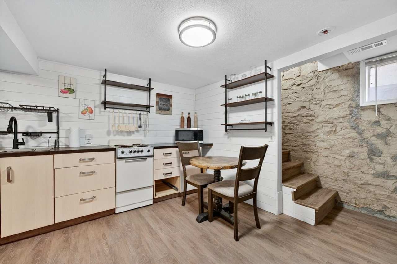 Charming 2BR Apartment in Greeley