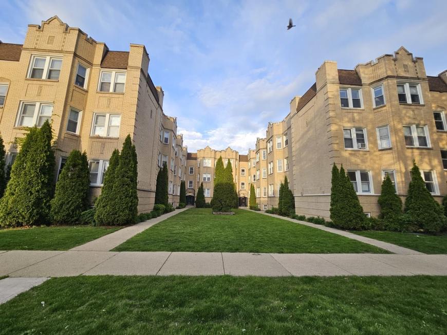 6545 N Francisco Avenue