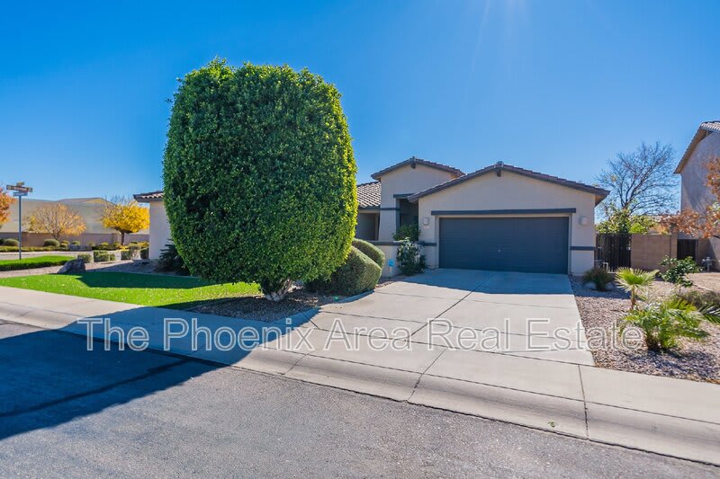 2741 E Yellowstone Pl