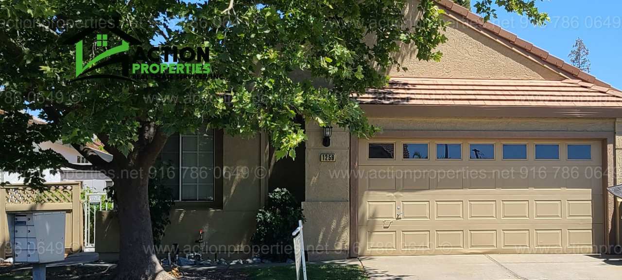 Central Roseville - Single Story 3 bedroom, 2 Bathroom - Dead End Street - Great Room Floor plan