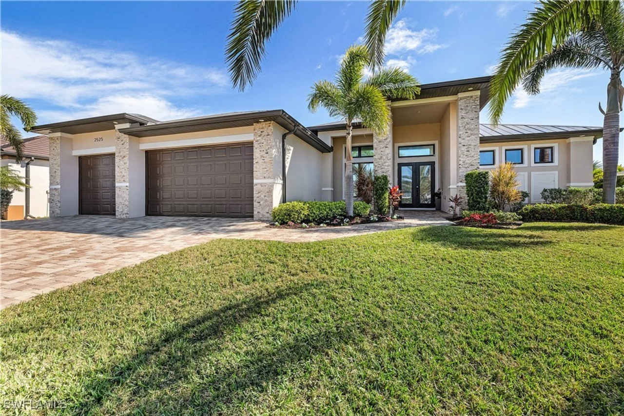 ***Recently Reduced*** Beautiful 4 Bedroom Pool Home