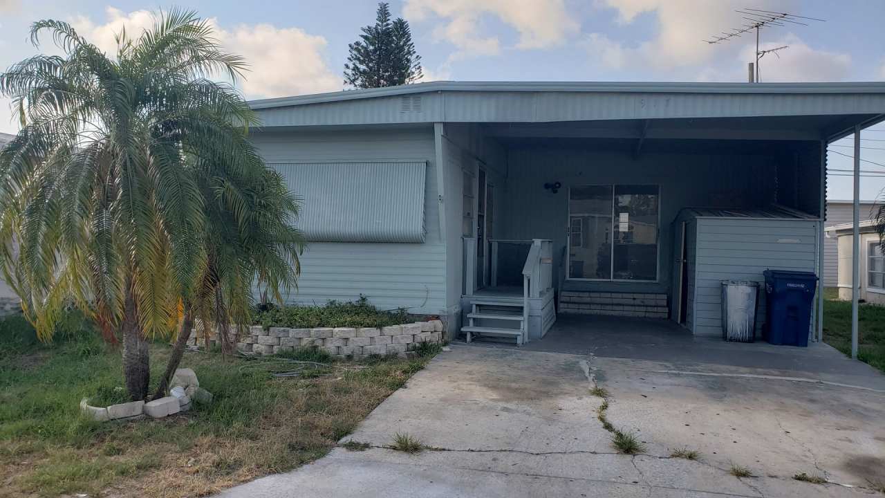 3 bedroom 2 bath Move in Special $500 off first months rent