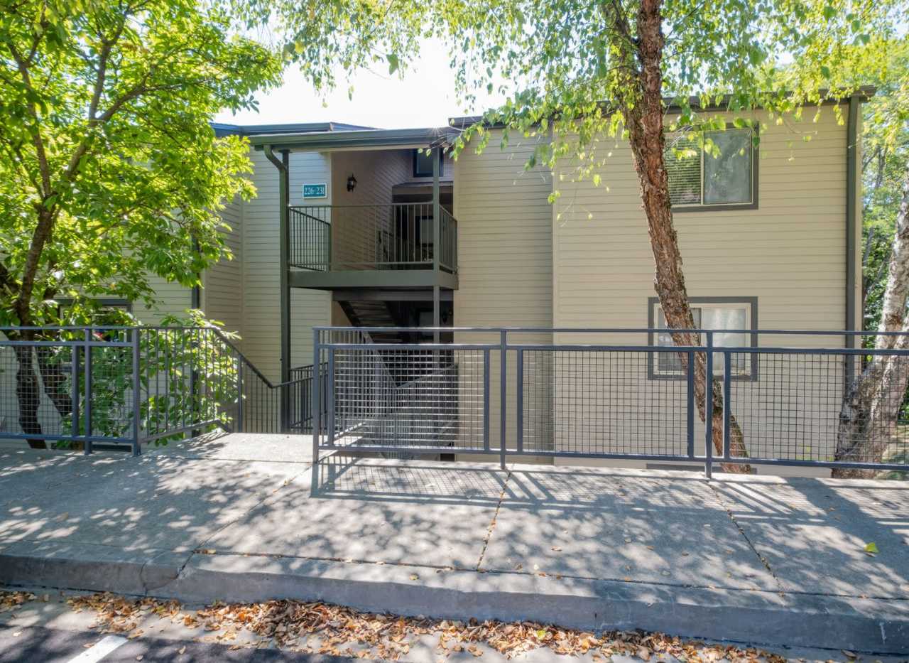 Beautifully renovated 1 bed, 1 bath Condo in Green Hills!