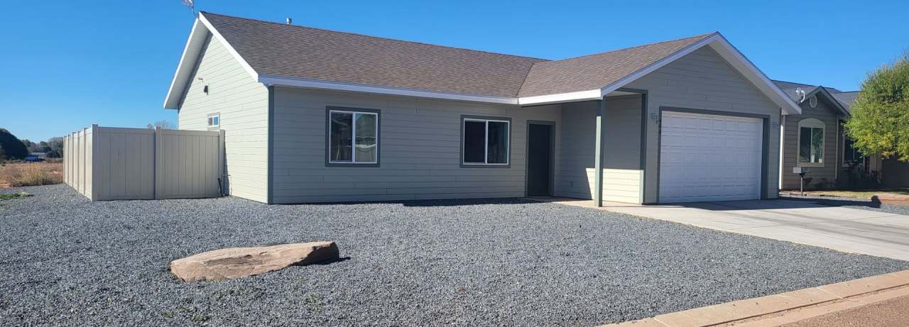 3 bed/2 bath House with private Hot Tub