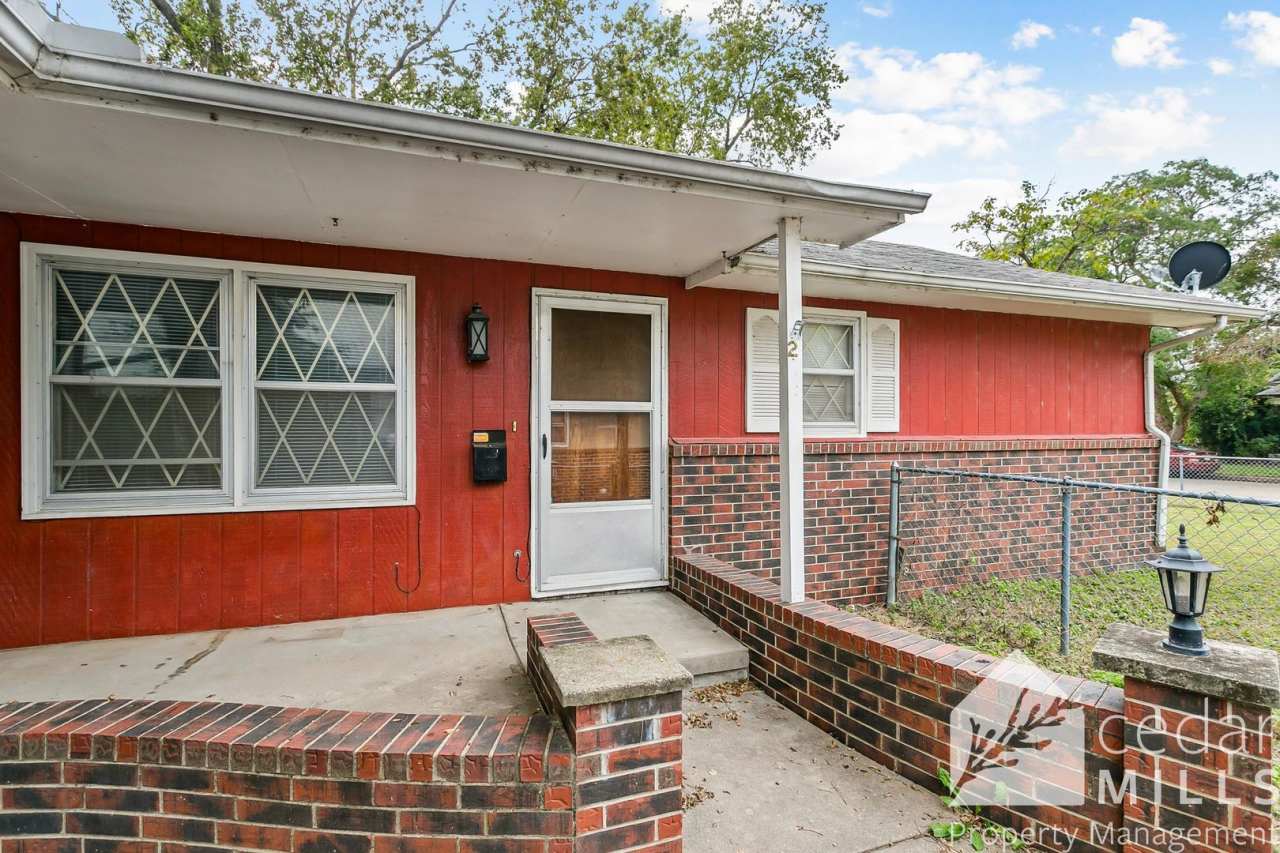 Spacious 2 Bedroom Duplex!