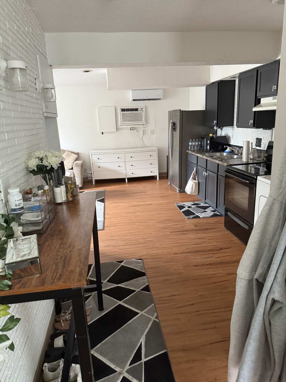 641 Snelling Avenue North