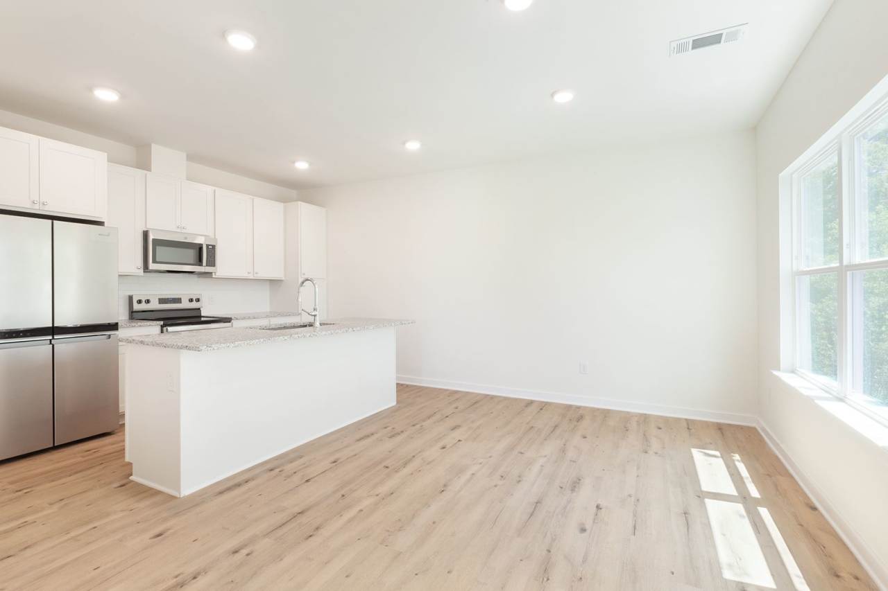 $500 Move In Special: Newly Constructed 3/3.5 located in Chosewood Park!