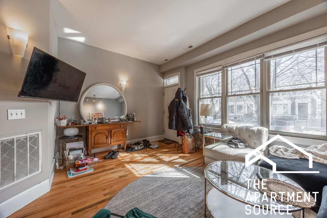 2430 N Marshfield Ave