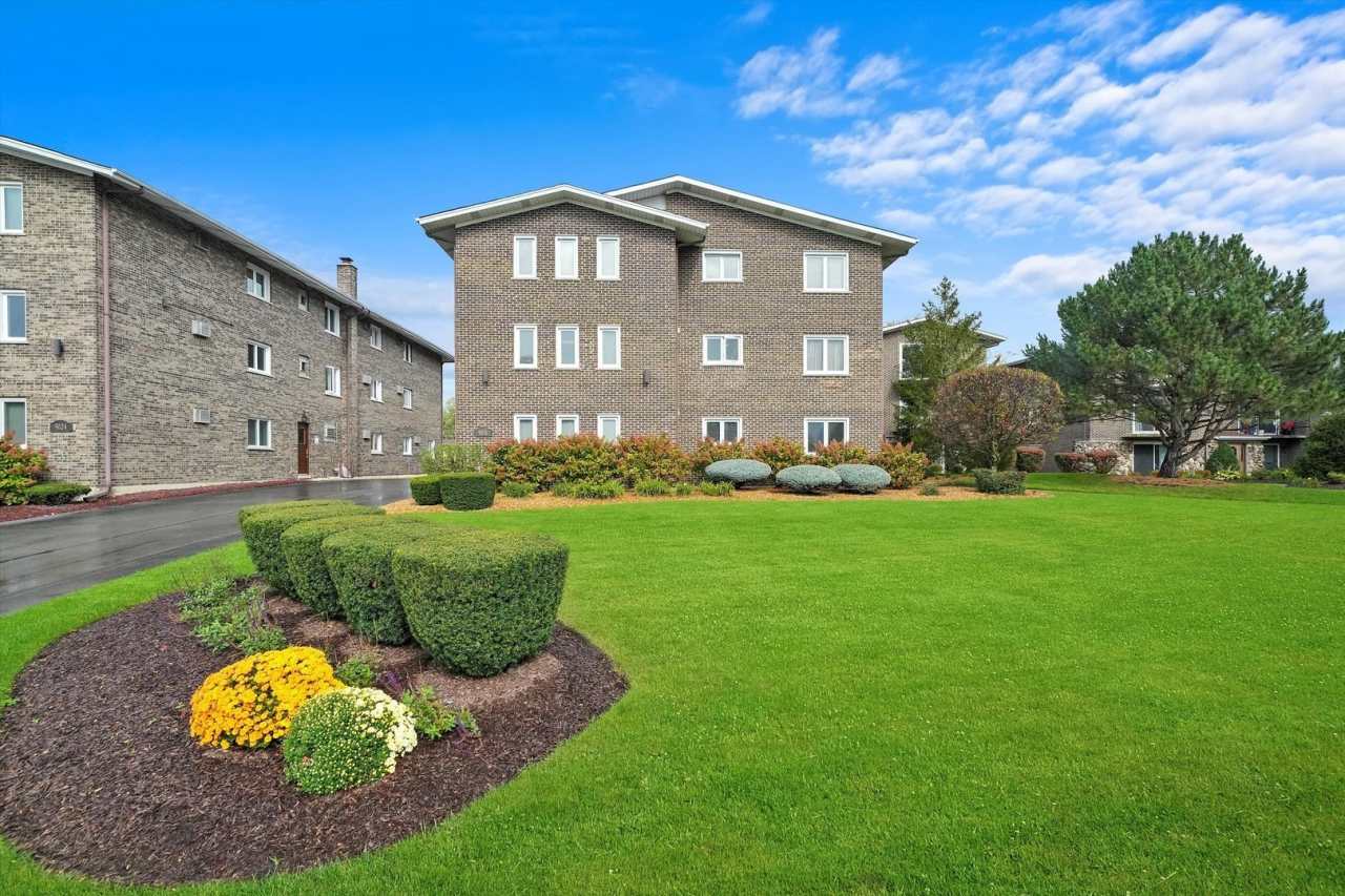 9016 W 140th Street W